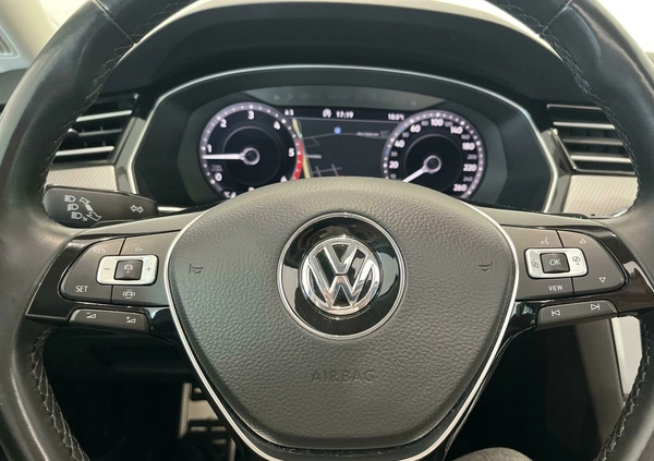 Volkswagen Passat cena 136900 przebieg: 69862, rok produkcji 2019 z Przemków małe 562